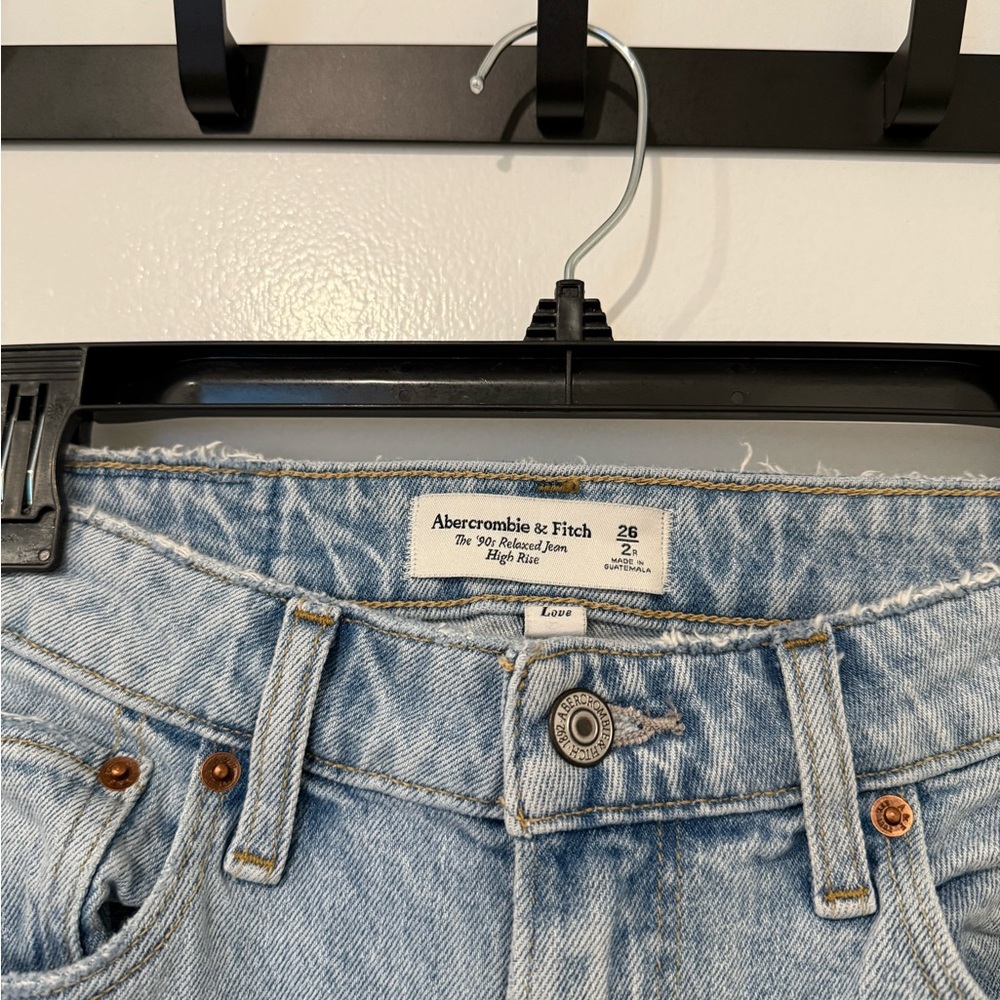 Abercrombie & Fitch Curve Love 90s Relaxed Jeans - Picture 2 of 8